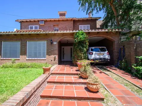 Venta casa sobre costanera en barrio 7 jefes