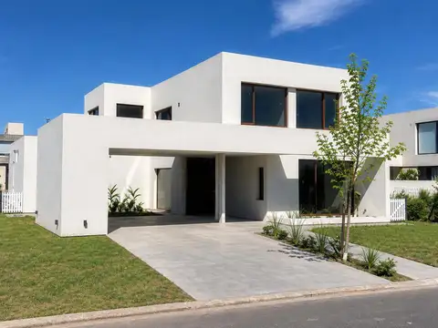 Casa de diseño en barrio vida a estrenar