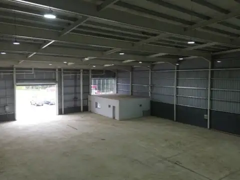 Galpón de 1.100 m2 en micro parque industrial
