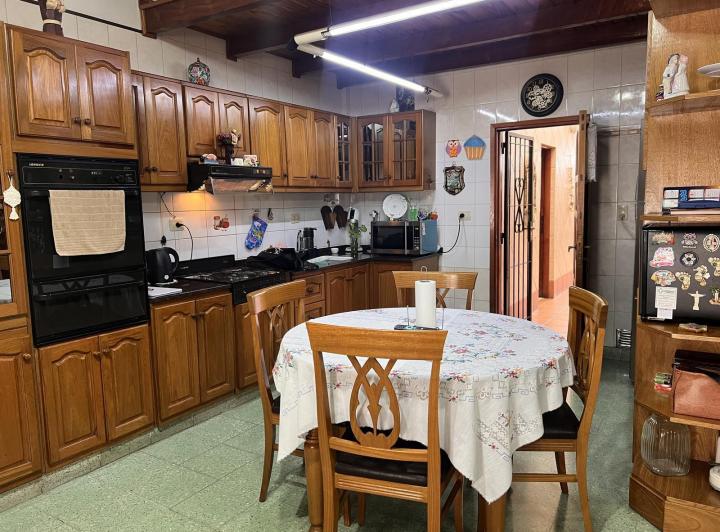 Casa · 705m² · 5 Ambientes · 1 Cochera