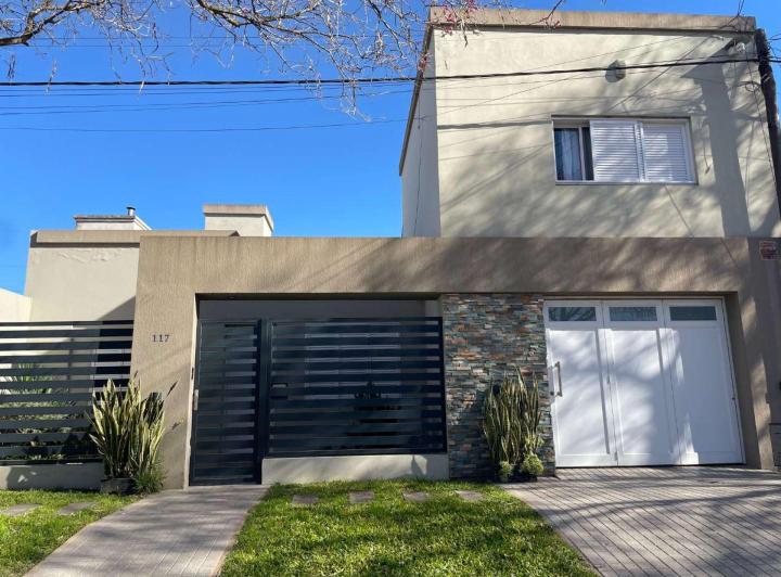 Casa · 192m² · 6 Ambientes · 2 Cocheras