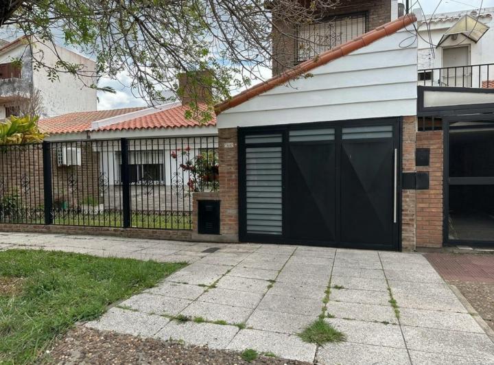 Casa · 196m² · 5 Ambientes · 1 Cochera