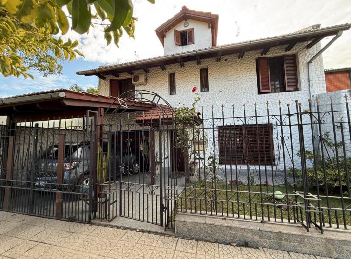 Casa · 195m² · 6 Ambientes · 2 Cocheras
