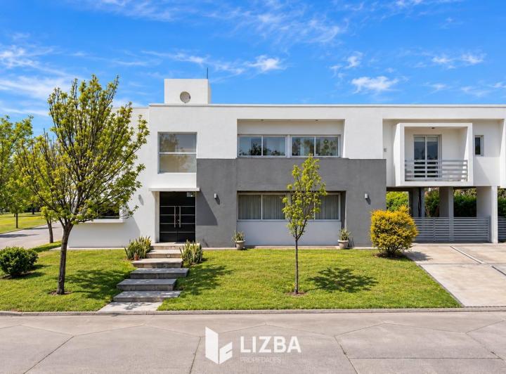 Casa · 397m² · 10 Ambientes · 4 Cocheras
