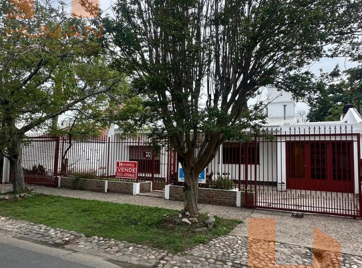 Casa · 186m² · 3 Dormitorios · 2 Cocheras