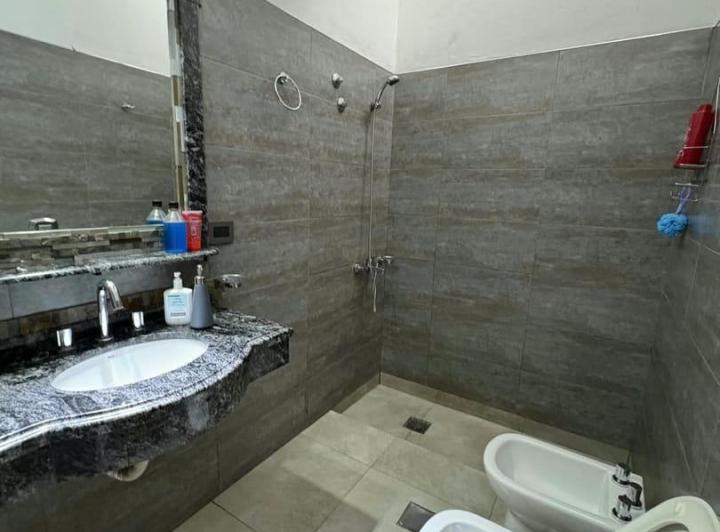 Casa · 200m² · 1 Ambiente · 4 Cocheras