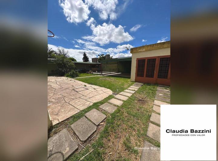 Casa · 326m² · 8 Ambientes · 2 Cocheras