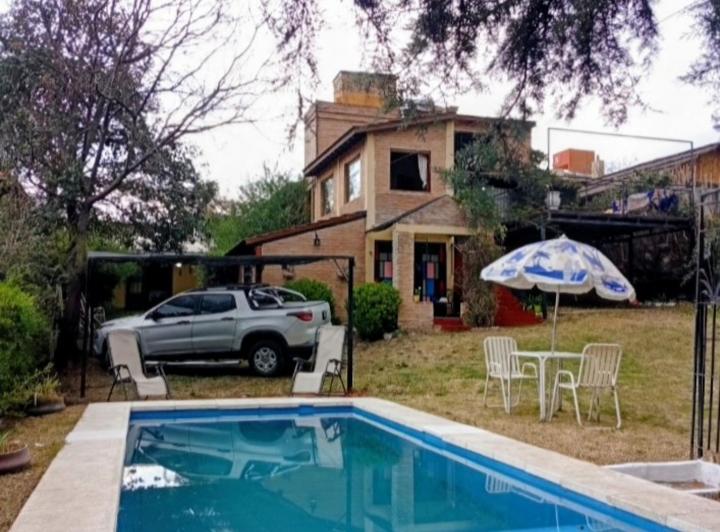 Casa · 300m² · 6 Ambientes · 4 Cocheras