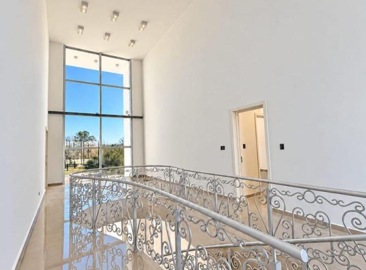 Casa · 700m² · 1 Ambiente · 3 Cocheras