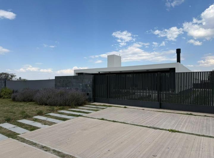 Casa · 286m² · 5 Ambientes · 2 Cocheras