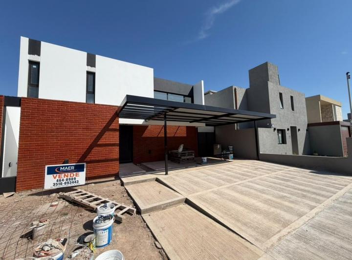 Casa · 170m² · 3 Ambientes · 2 Cocheras
