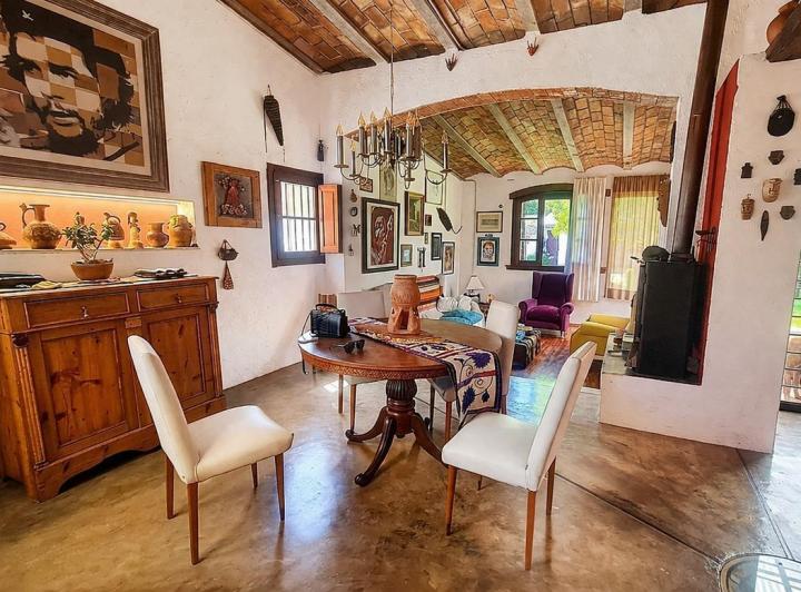 Casa · 200m² · 4 Ambientes · 3 Cocheras