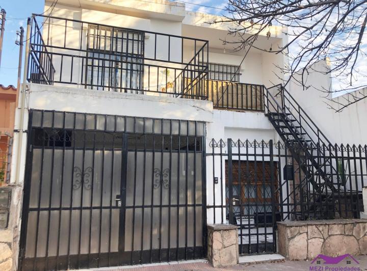 Casa · 95m² · 5 Ambientes · 1 Cochera