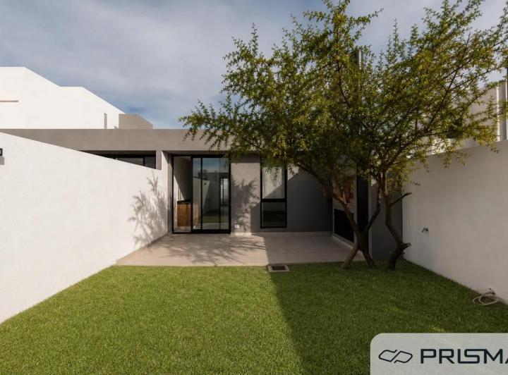 Casa · 76m² · 5 Ambientes · 2 Cocheras