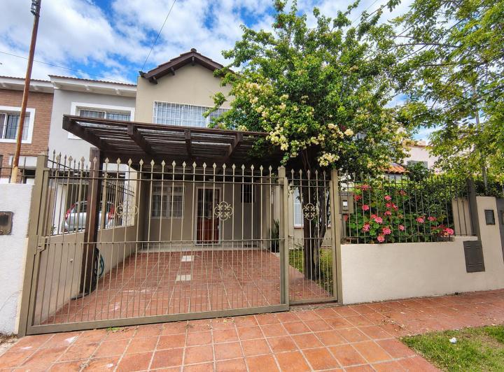 Casa · 164m² · 7 Ambientes · 1 Cochera