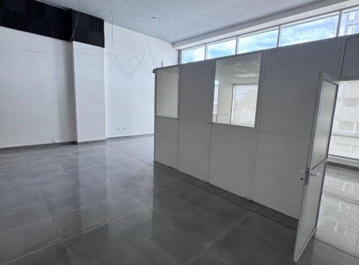 Oficina comercial · 250m² · 3 Ambientes · 1 Cochera
