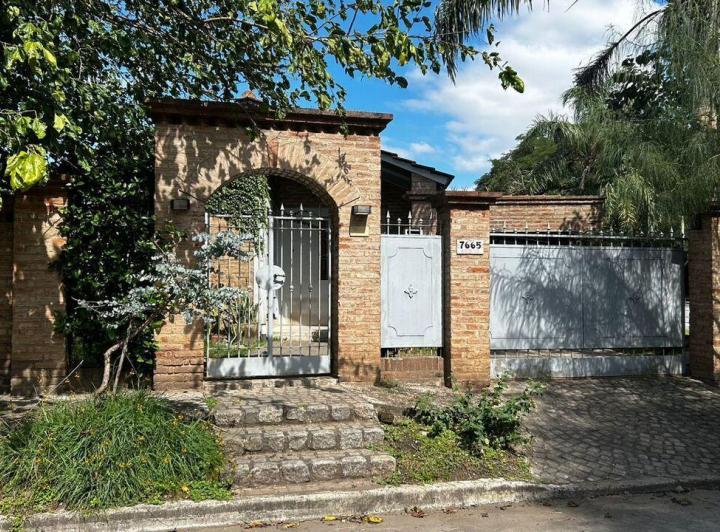 Casa · 253m² · 4 Ambientes · 2 Cocheras