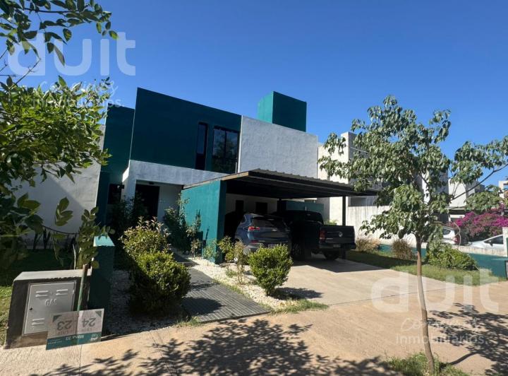 Casa · 240m² · 10 Ambientes · 2 Cocheras