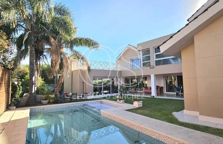 Casa · 400m² · 5 Ambientes · 2 Cocheras