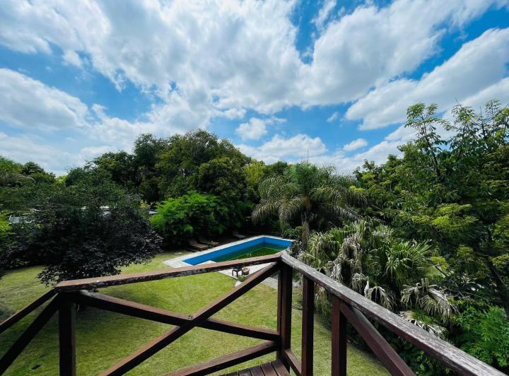 Casa · 1600m² · 10 Ambientes · 4 Cocheras