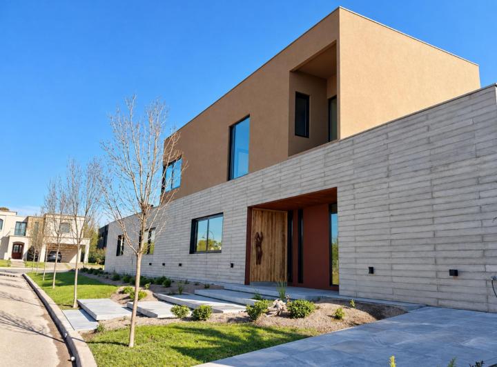 Casa · 358m² · 3 Ambientes · 2 Cocheras