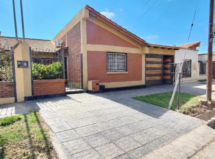 Casa · 143m² · 4 Ambientes · 2 Cocheras