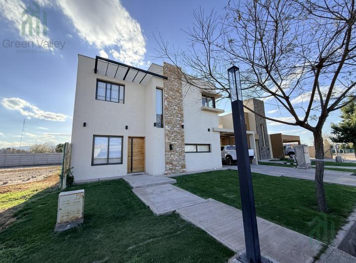 Casa · 120m² · 4 Ambientes · 2 Cocheras