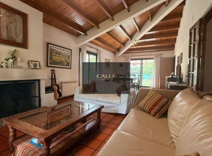 Casa · 280m² · 7 Ambientes