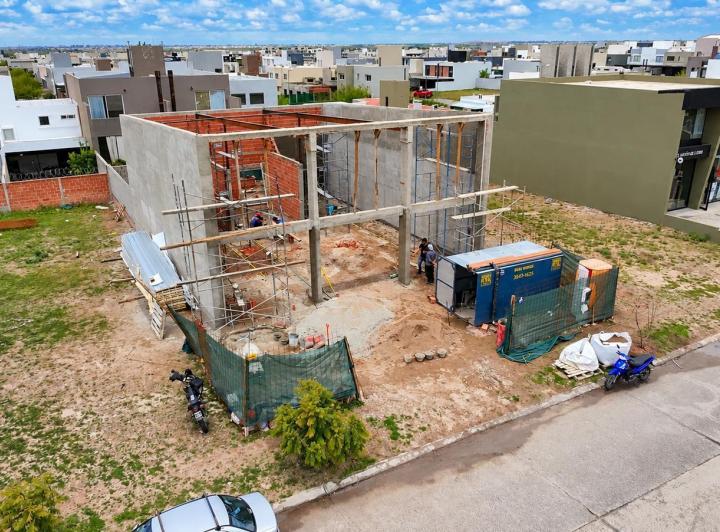 Local comercial · 180m²