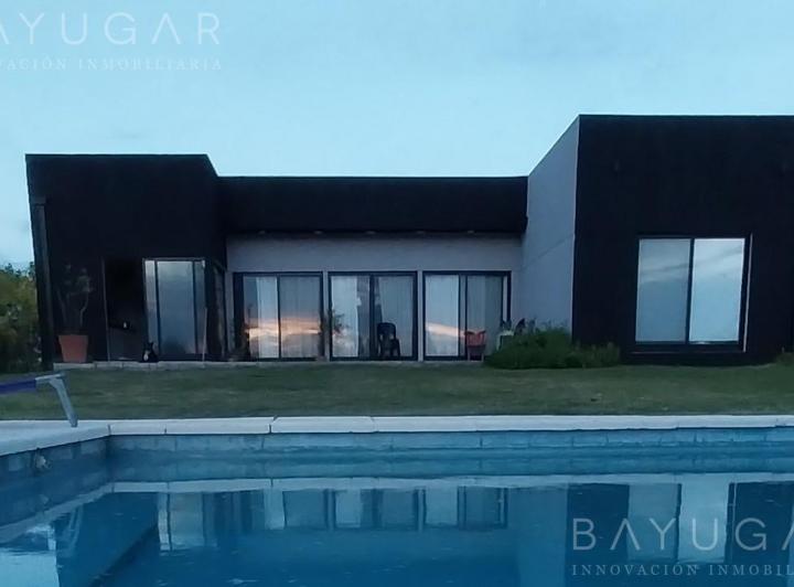 Casa · 160m² · 6 Ambientes · 2 Cocheras