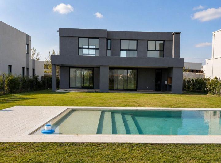 Casa · 200m² · 5 Ambientes · 2 Cocheras