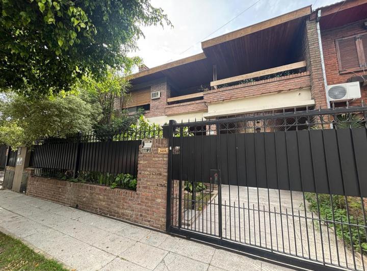 Casa · 284m² · 6 Ambientes · 4 Cocheras