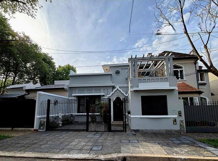 Casa · 215m² · 5 Ambientes · 3 Cocheras