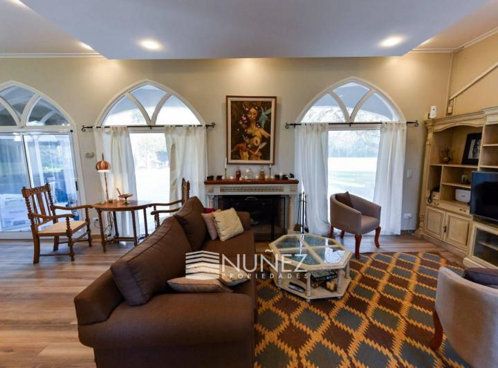Casa · 280m² · 7 Ambientes