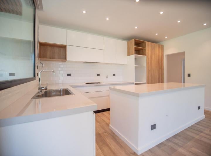 Casa · 240m² · 5 Ambientes · 2 Cocheras