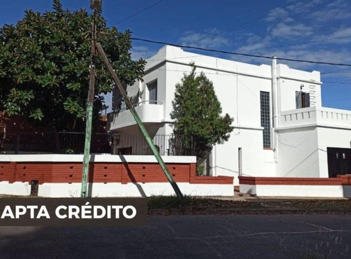 Casa · 204m² · 5 Ambientes · 1 Cochera