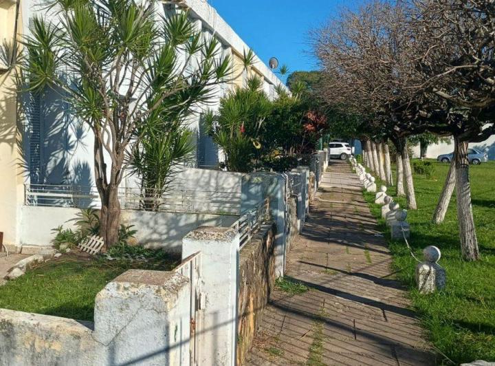 Casa · 90m² · 6 Ambientes · 1 Cochera