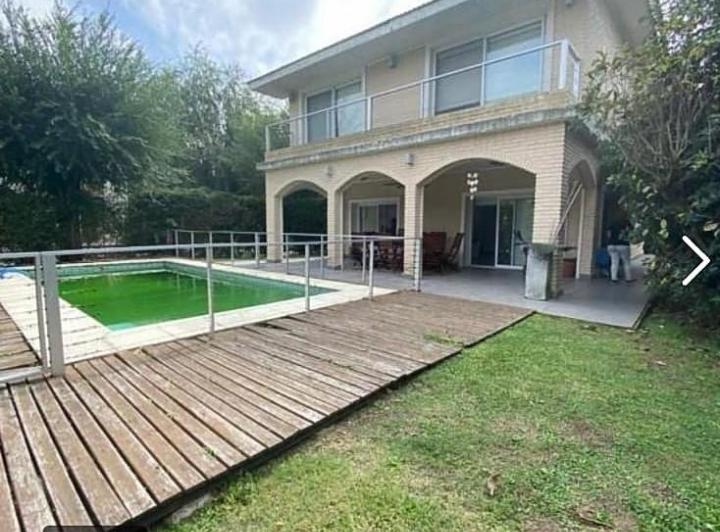 Casa · 208m² · 5 Ambientes · 1 Cochera