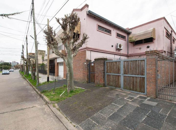 Casa · 231m² · 5 Ambientes · 1 Cochera