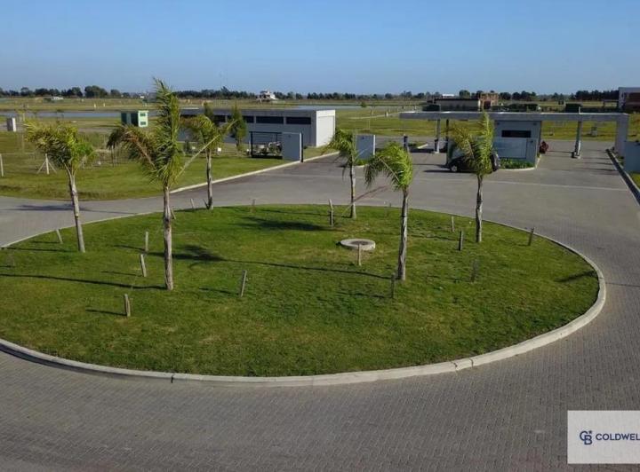 Terreno · 732m²