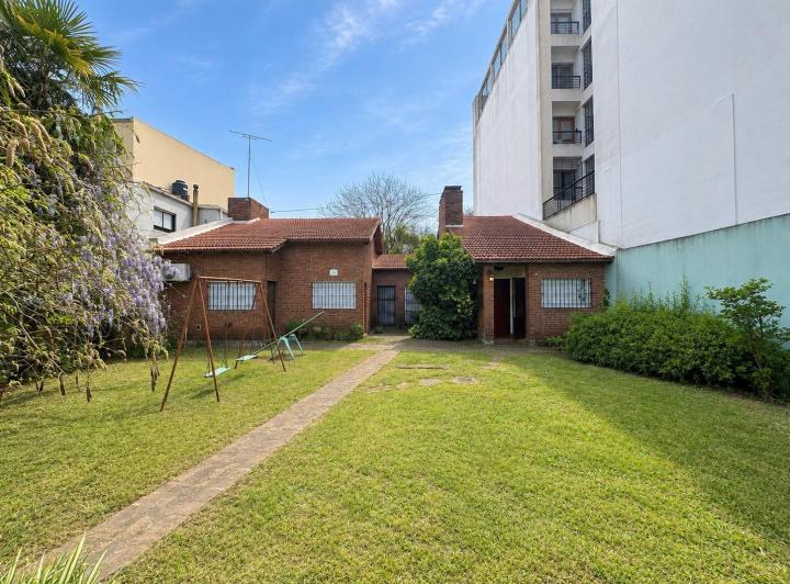Terreno · 210m² · 7 Ambientes · 1 Cochera