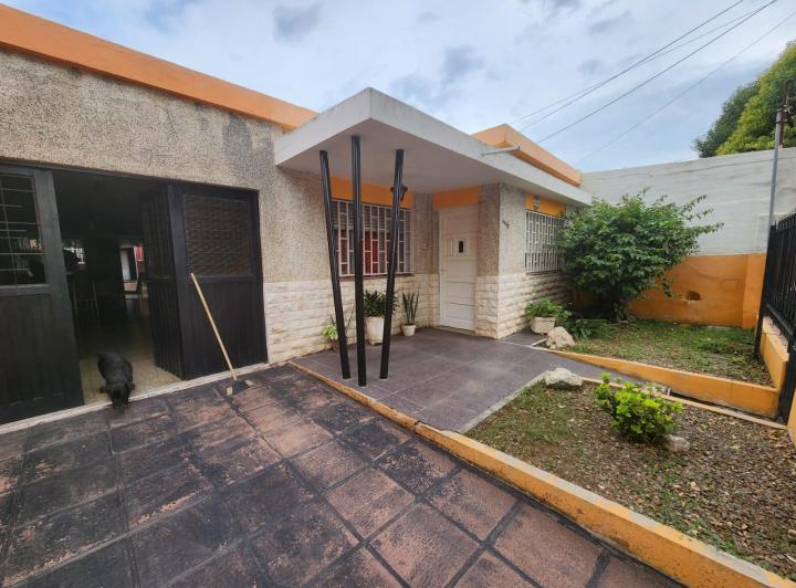 Casa · 250m² · 2 Ambientes · 1 Cochera