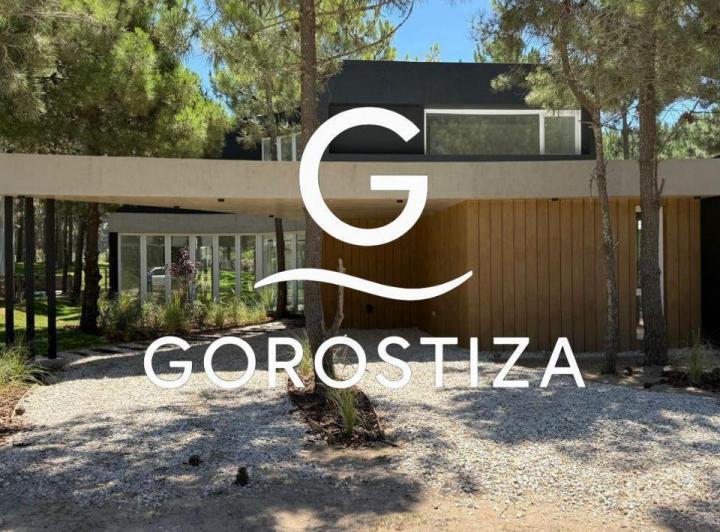 Casa · 288m² · 5 Ambientes · 1 Cochera