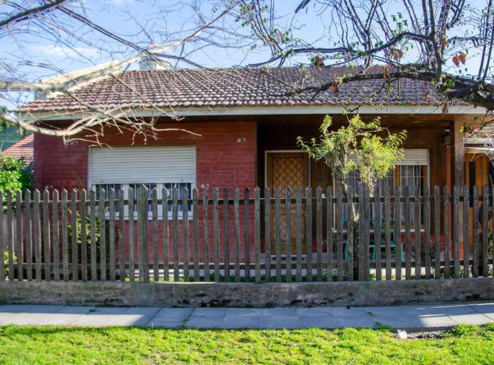 Casa · 196m² · 3 Ambientes · 2 Cocheras