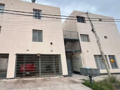 Departamento en alquiler con balcón y coch
