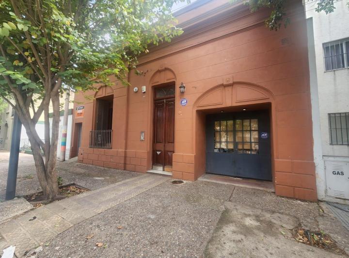 Casa · 200m² · 3 Ambientes · 1 Cochera
