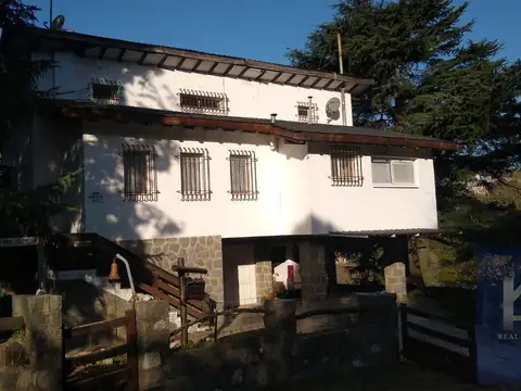 Venta/permuta de chalet de 1 hectárea en la falda.