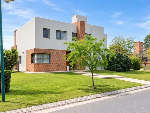 Venta casa 4 dormitorios en "el viejo algarrobo"