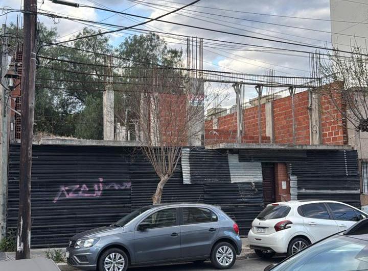 Terreno · 235m²