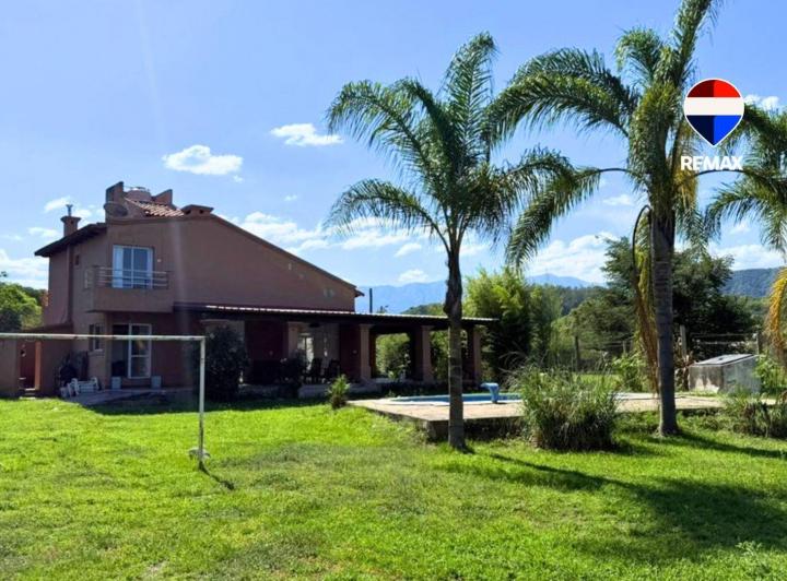 Casa · 240m² · 4 Ambientes